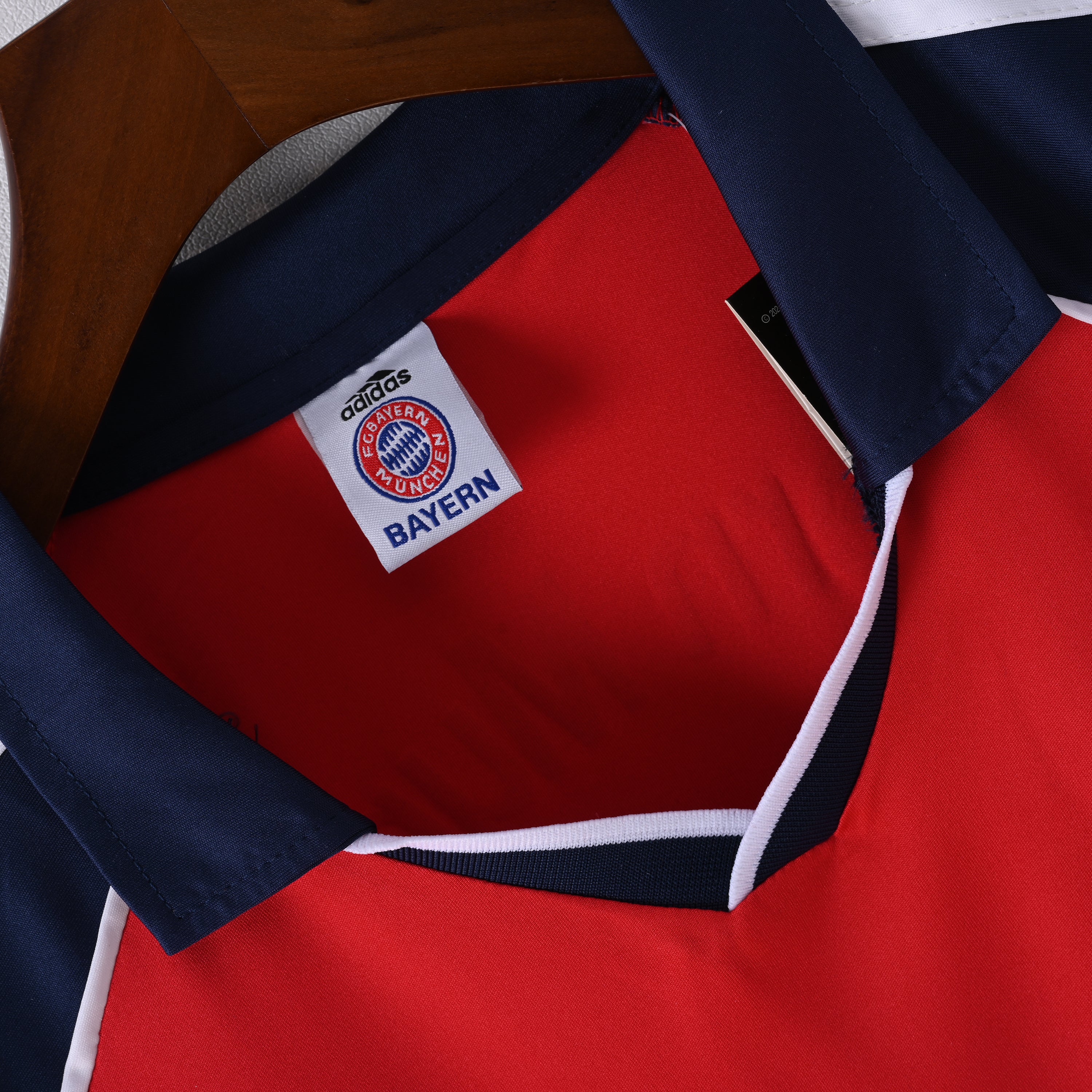 Bayern Munich 99-00 home kit